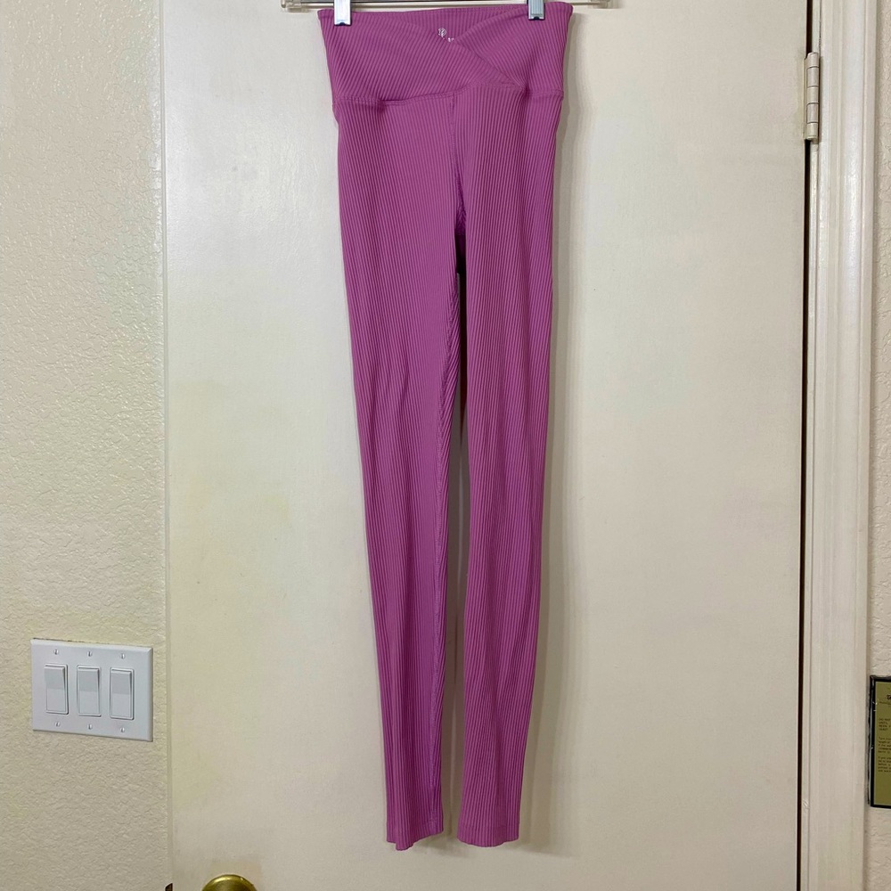 Year of Ours x Bandier Veronica cross waist ribbed leggings in pink. Size XS